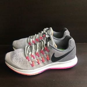 Nike woman’s Air Zoom Pegasus 33 size 6